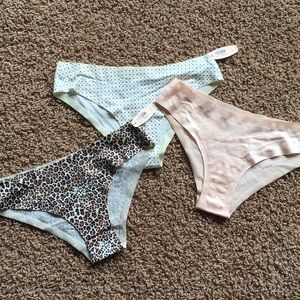 NWT Victoria’s Secret small cheeky seamless undies